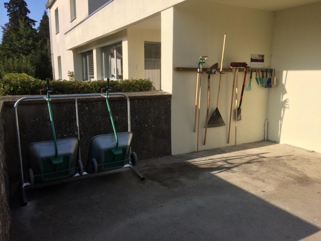 Servicestation.jpg Servicestation.jpg